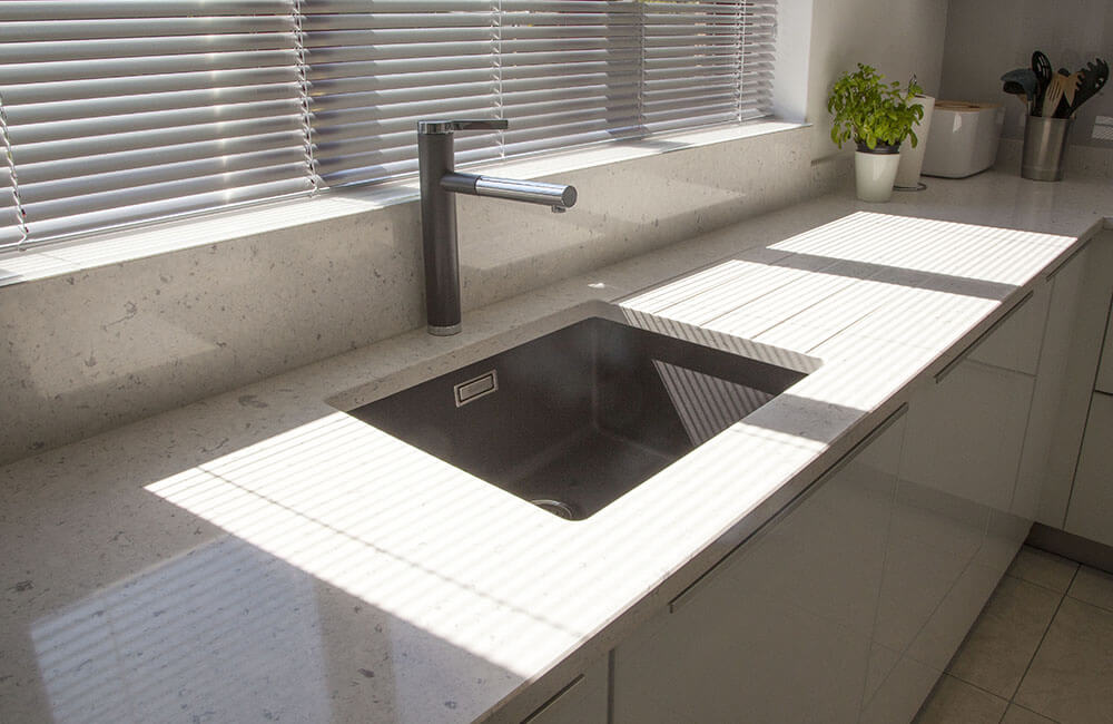 Glasline, White and Black — image 2