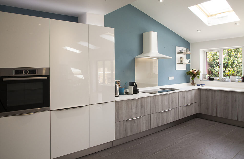 Uni Gloss, Crystal White